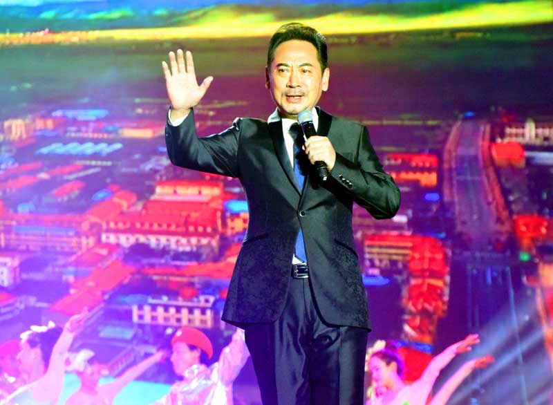 04刘劲演唱（摄影：冯赣勇）.jpg