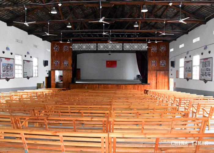 041六村大礼堂（摄影：冯赣勇.jpg
