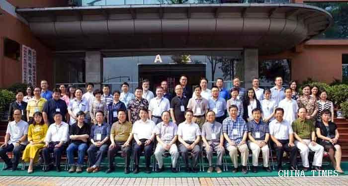 09学术研讨会留影留影.jpg
