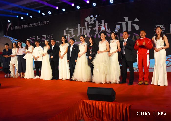 1540467416877088105.jpg 03八家单位代表登台(摄影:.jpg