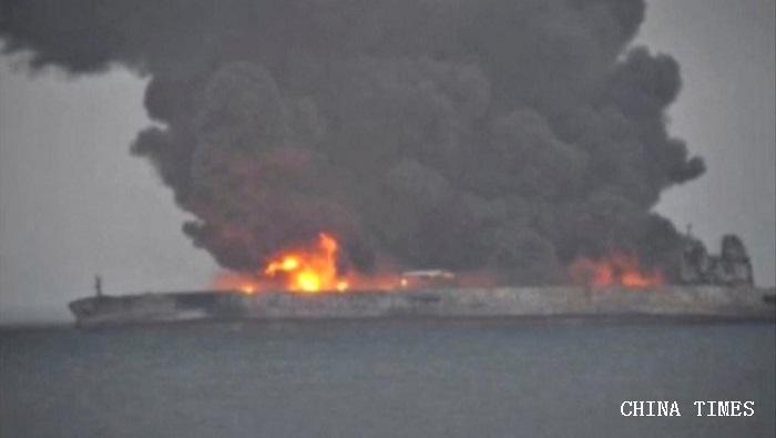 2018-01-08t004756z_83523864_rc1c0d69b630_rtrmadp_3_china-shipping-accident-oil_1.jpg