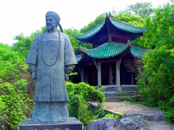 08石钟山上的曾国藩像及上谕.jpg