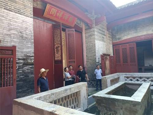 点击图片翻到下一页>> 打造“五美”乡村 助推乡村振兴——江西工职院党委书记赴夏浒村调研乡村振兴工作