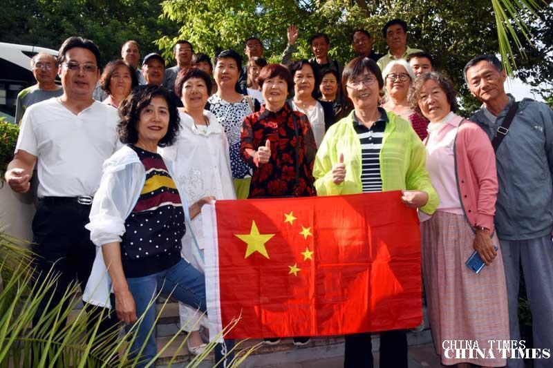 048团队最后的合影（摄影：冯赣勇）.jpg