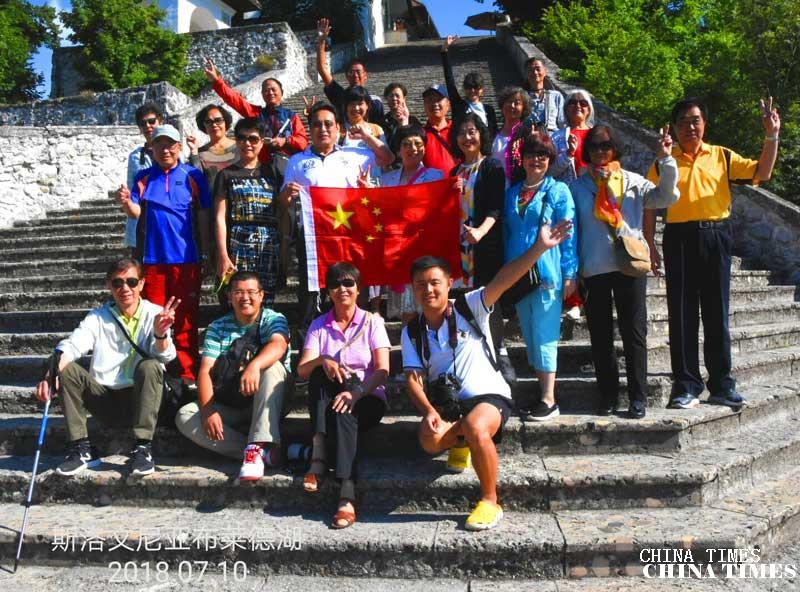 038岛上留影（摄影：冯赣勇）.jpg