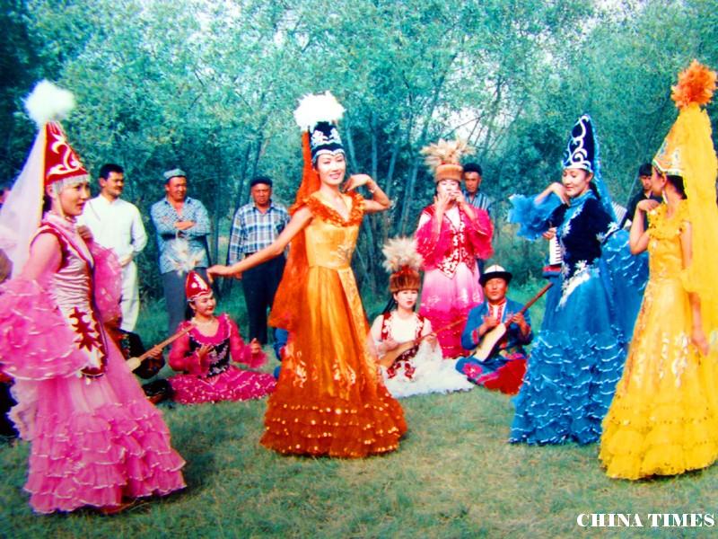 06舞蹈美丽的仙女（摄影：冯.jpg