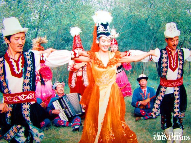 07舞蹈萨尔达力孜（摄影：冯.jpg