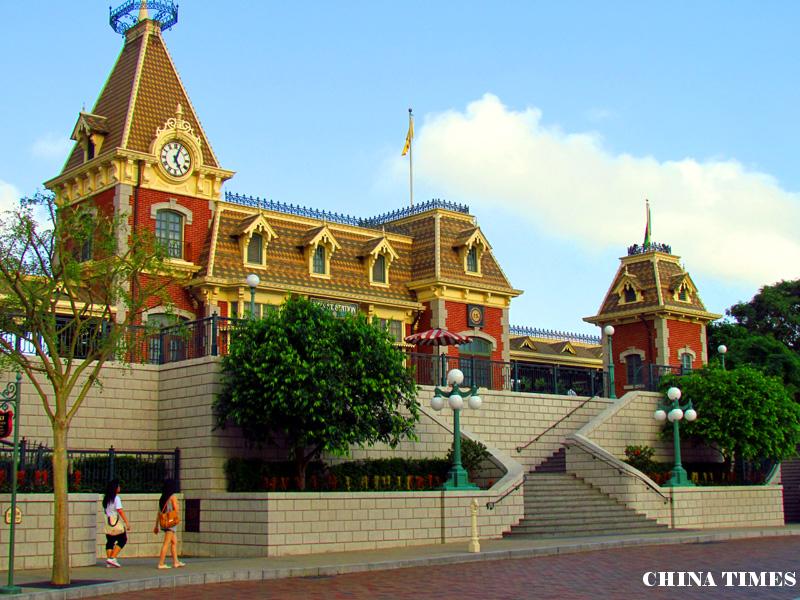 05小火车站（摄影：冯赣勇）.jpg