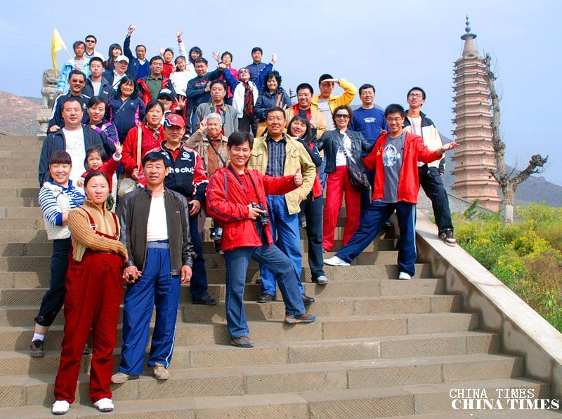 37在拜寺口风景区留影.jpg
