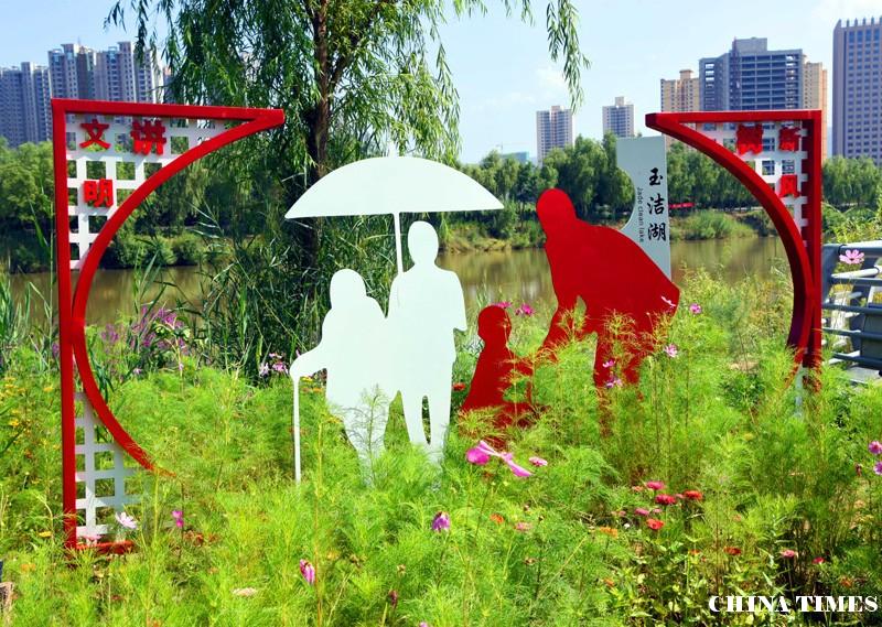 010玉洁湖畔小景（摄影：冯赣.jpg