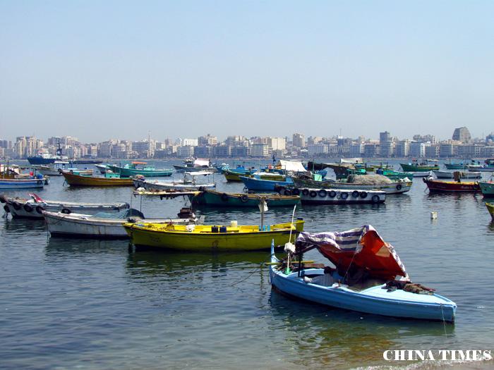 02亚历山大黑海海滨的游船.jpg