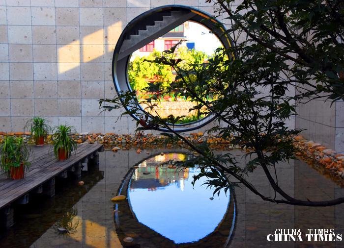 014博物馆庭院（摄影：冯赣勇.jpg