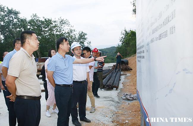 儋州市委副书记、市长朱洪武到兰洋镇调研脱贫攻坚和美丽乡村建设