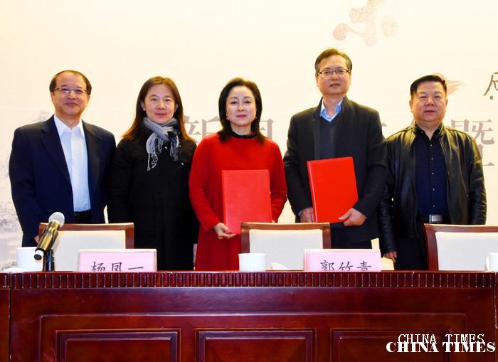 04合作签约仪式（摄影：冯赣.jpg