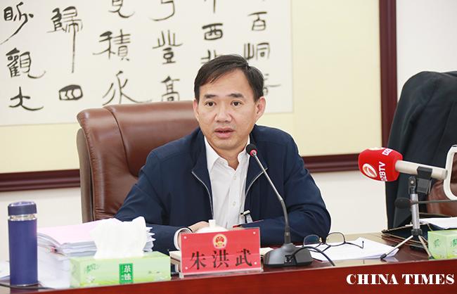 儋州市长朱洪武审议省政府工作报告时要求：全力优化生态环境和营商环境