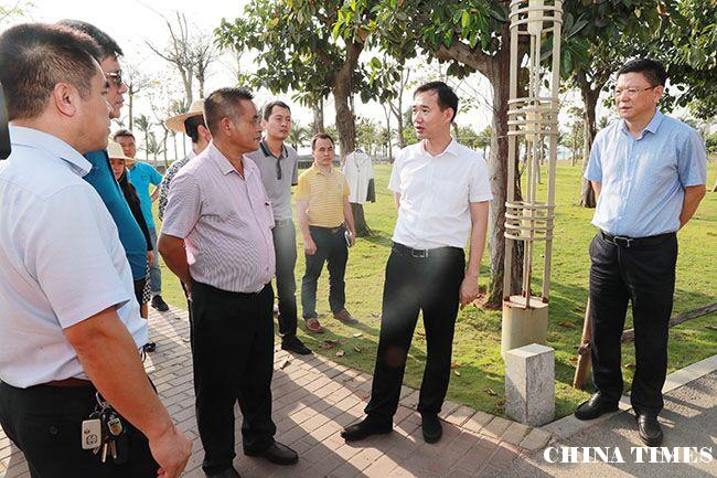儋州市长朱洪武调研滨海新区污水处理项目和大桥公园建设