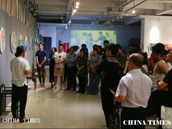 4月26新闻通稿+图文版+延续与线索+梁镰芝油画作品展585.png
