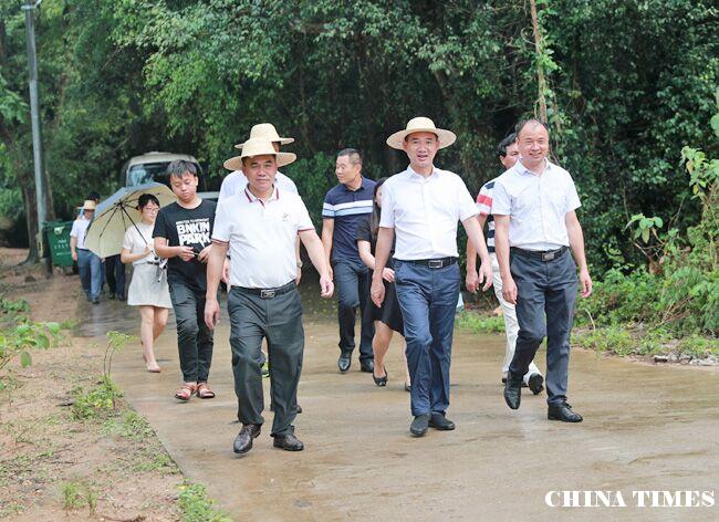 儋州市长朱洪武深入中和镇调研脱贫攻坚和乡村振兴等工作