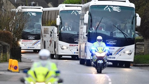_110725269_coachestransporteighty-threebritonsand27foreignnationalswhohavebeenevacuatedfromwuhanfollowingacoronavirusoutbreakfromrafbrizenortontoarroweparkhospitalinmerseyside.jpg