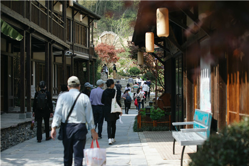 白天街景.jpg
