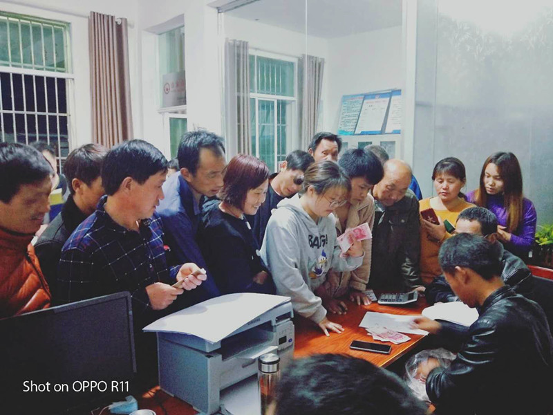 劳务工资发放现场_副本.jpg