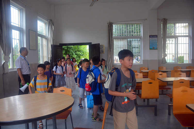 1593237352414396.jpg 学校食堂_副本.jpg