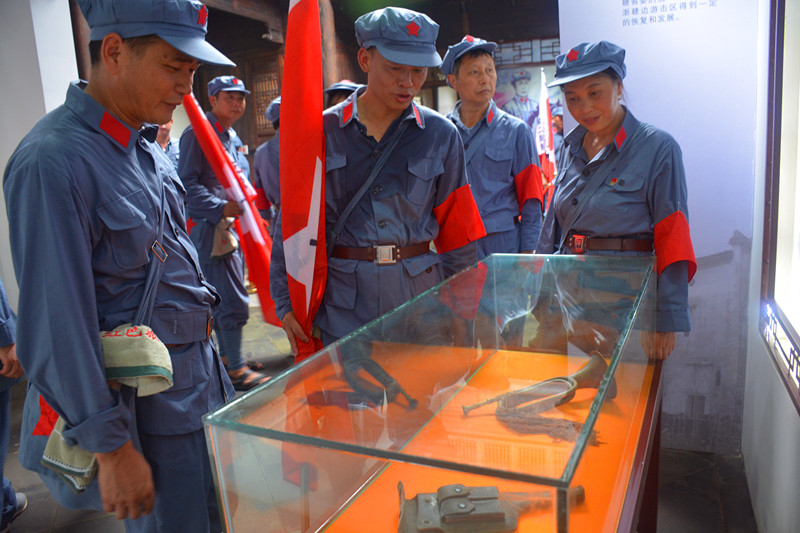 1594888843503773.jpg 革命武器_副本.jpg