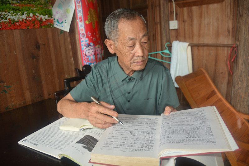 查阅资料_副本.jpg