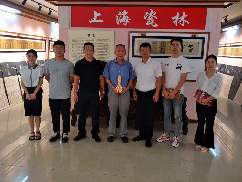 1596613375823456.jpg 参观上海瓷林_副本.jpg