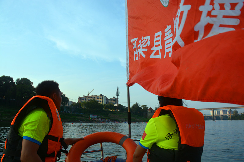 河面巡逻_副本.jpg