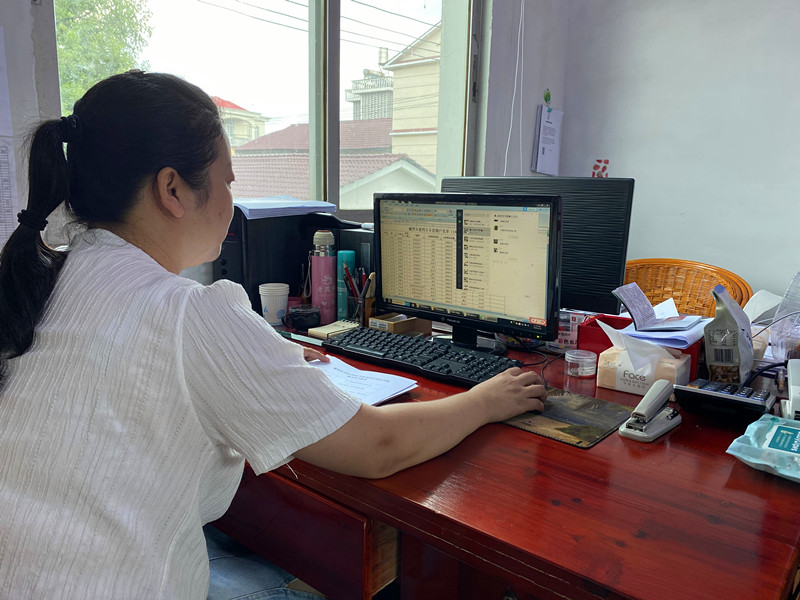 1598497778892909.jpg 80后军嫂舒婕_副本.jpg