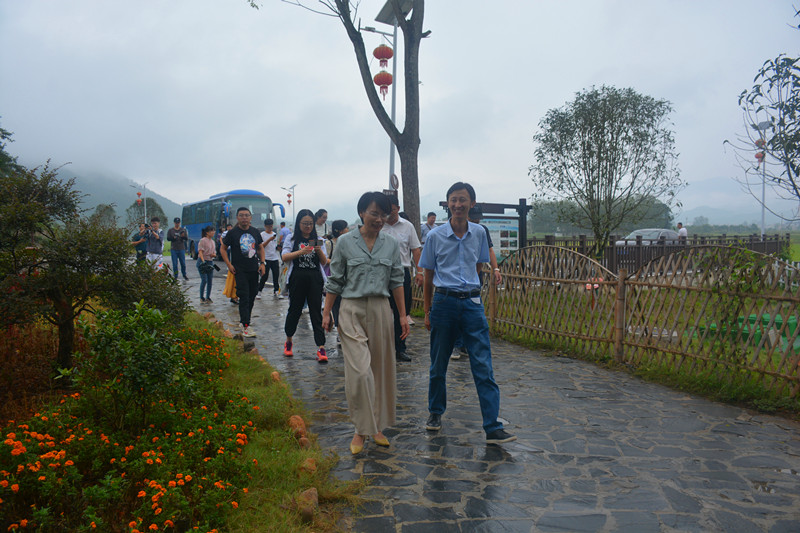 史子园村口_副本.jpg