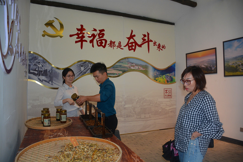 1600407603460870.jpg 参观初心馆_副本.jpg
