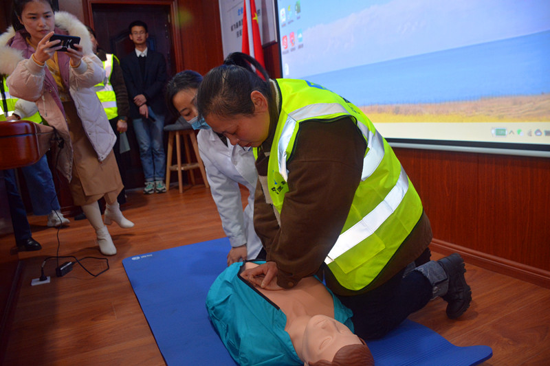现场指导心肺复苏术_副本.jpg
