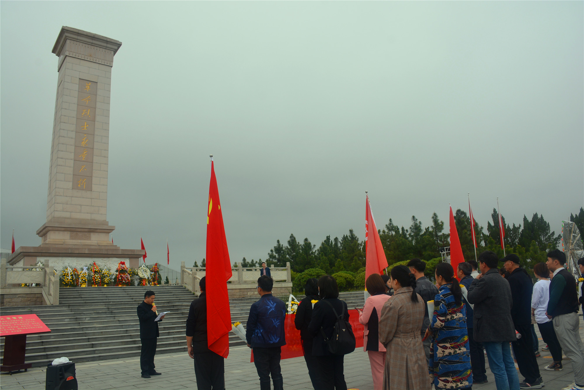 讲堂红色党课_副本.jpg