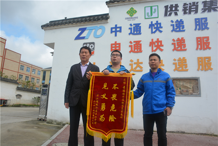 吕春晖（中）.jpg