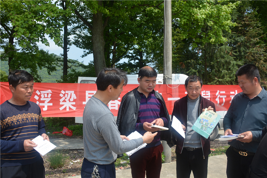 发放灭鼠技术资料.jpg