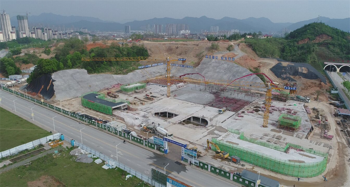 北区地下停车场封顶.jpg