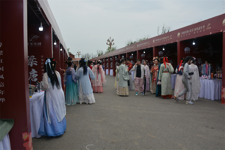 汉服巡游.jpg