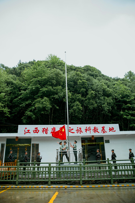 升旗仪式_副本.jpg