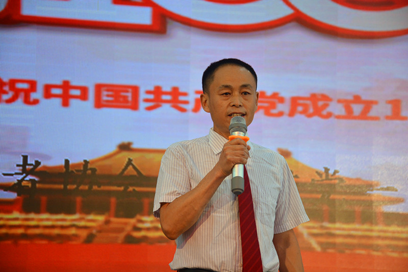 讲述离休干部跟党走的故事_副本.jpg