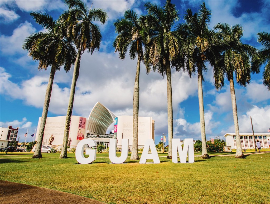 關島台灣辦事處22日正式啟動Air V&V 計畫，美國公民、綠卡持有者與非美國公民都可入境關島施打武漢肺炎疫苗，但入境者仍須隔離，第7天PCR檢測陰性才能自由活動。.jpg