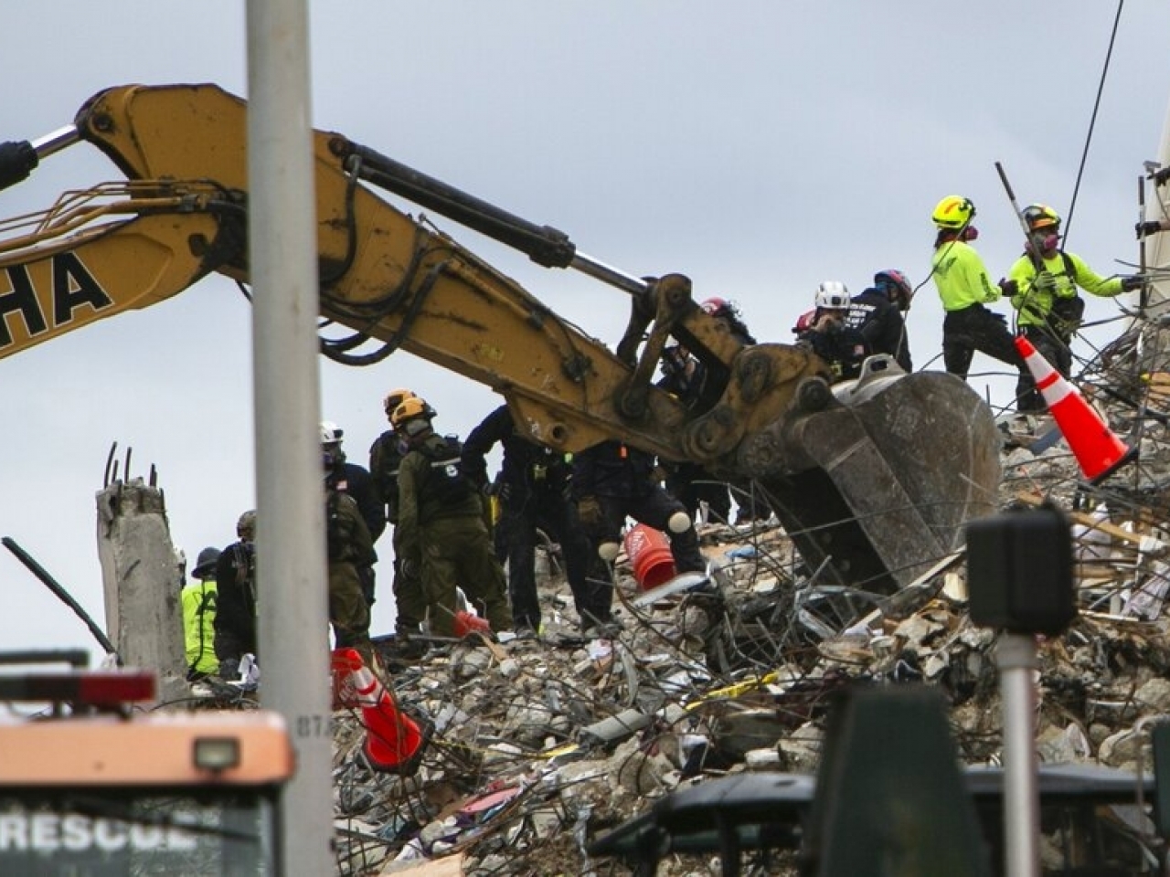 邁阿密海灘住宅倒塌增至11死　救援行動持續.jpg