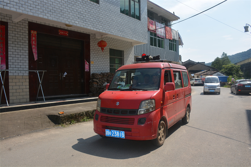 宣传车巡回宣传.jpg