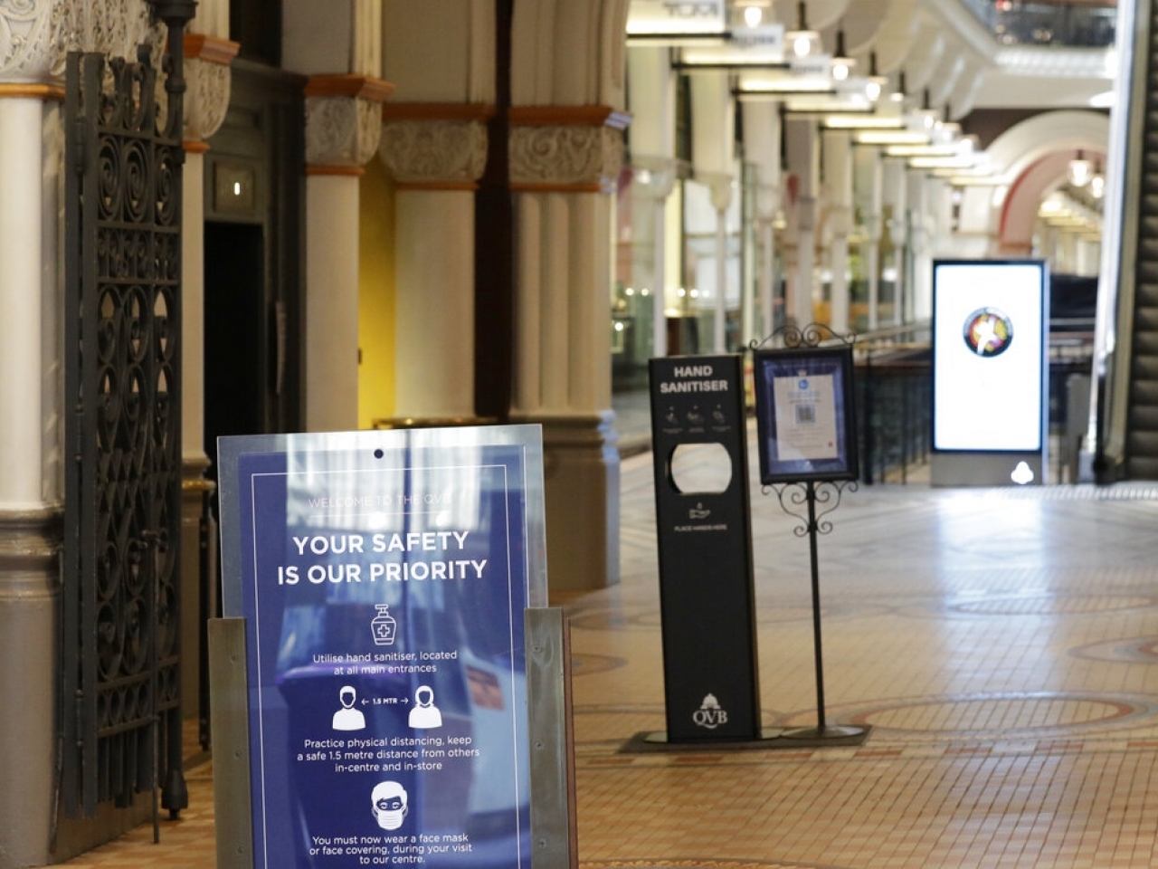 當局實施封鎖措施後，以往人多密集的悉尼購物區變得場面冷清。（美聯社資料圖片）.jpg