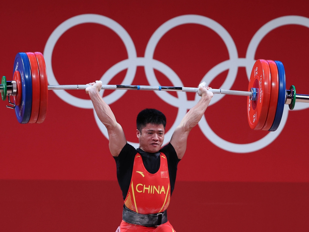 李發彬勝出61公斤級舉重比賽，為中國隊贏得今屆奧運的第5面金牌。.jpg