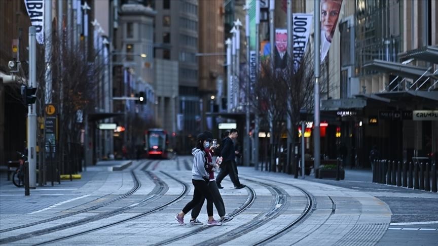 澳洲雪梨5日通報新增確診病例創紀錄，再添5人病歿，當局對雪梨的封鎖措施擴大至鄰近地區。圖為雪梨街頭人流大減。（安納杜<a href=