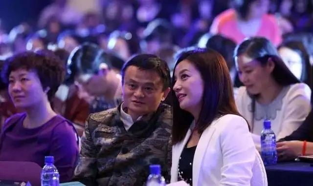 网民议论赵薇与马云的交往。（网络图片）.jpeg