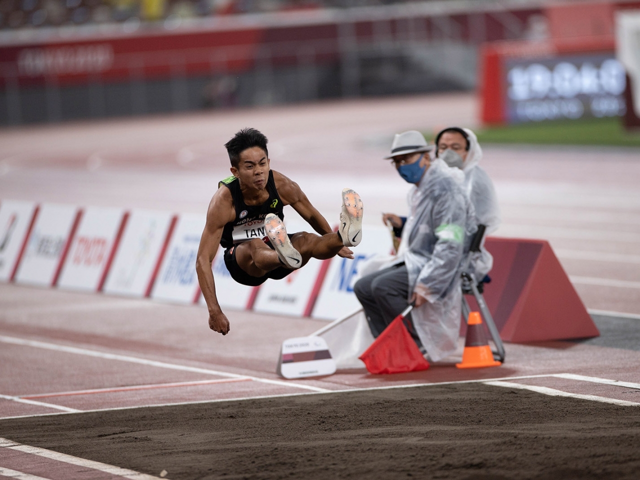 東京殘奧男子T20級跳遠項目，港隊代表鄧雨澤敬陪末席。（香港殘疾人奧委會暨傷殘人士體育協會提供）.jpg