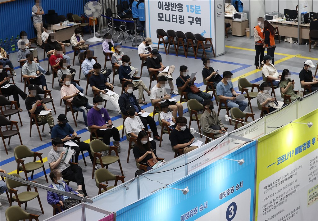 1632629341266208.jpg 圖為韓國麻浦區一處疫苗接種站。.jpg
